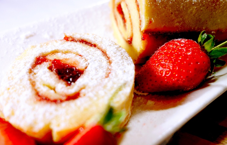 Sukrin_granulated_traditional_swiss_roll20130424_0072.jpg